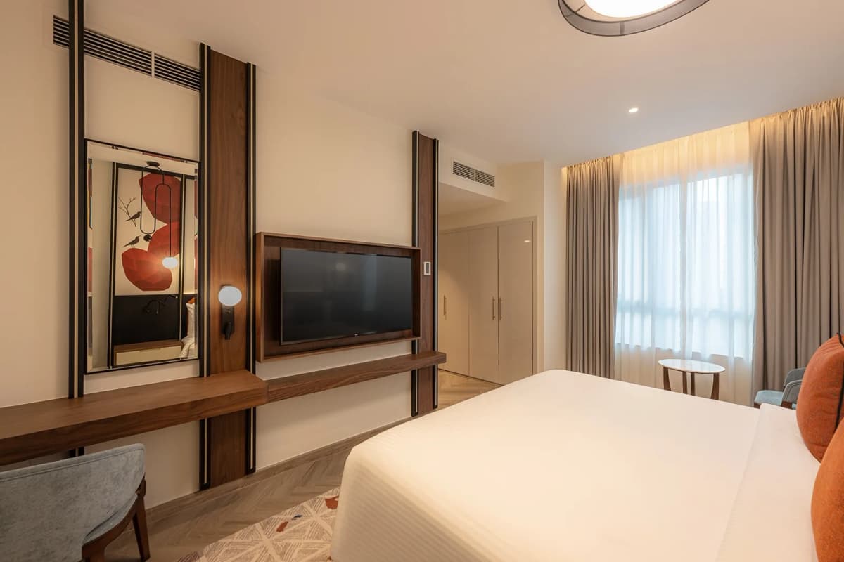1 Bedroom King Suite Balcony Pool and Fountain View
