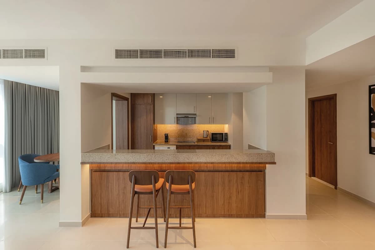 1 Bedroom King Suite Balcony Boulevard View