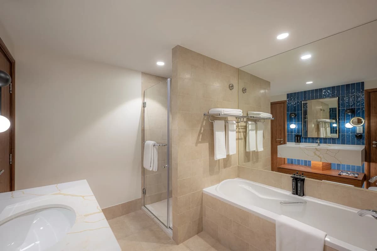 1 Bedroom King Suite Balcony Pool and Fountain View