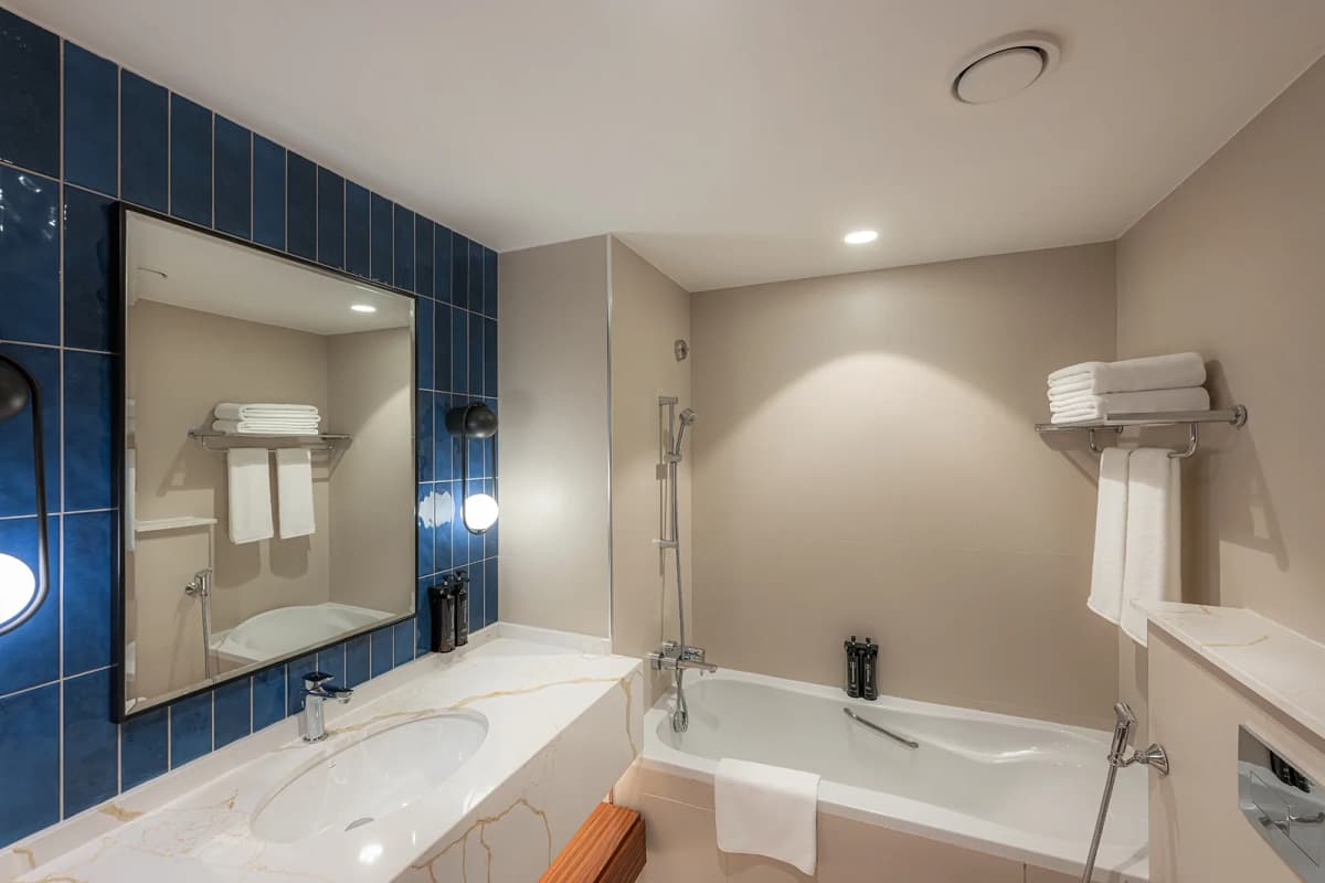2 Bedroom King & Twin Suite Balcony Panoramic Burj Khalifa and Fountain View
