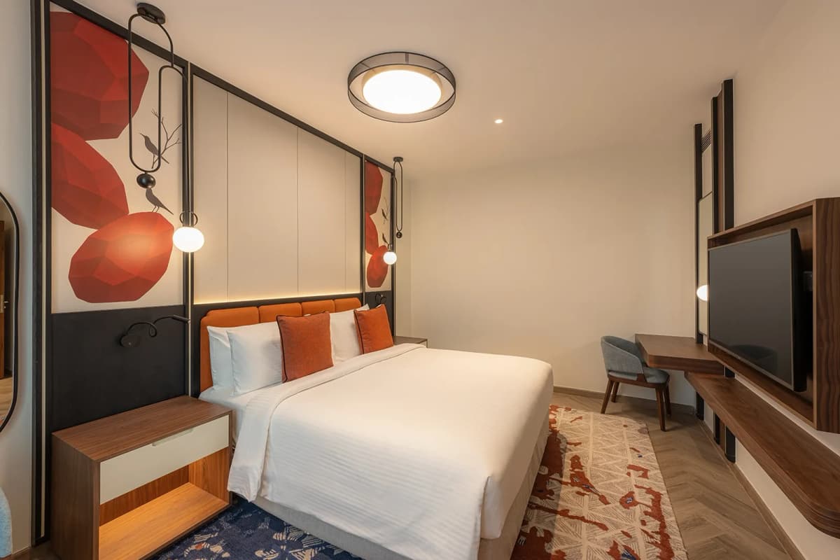 1 Bedroom King Suite Balcony Pool and Fountain View