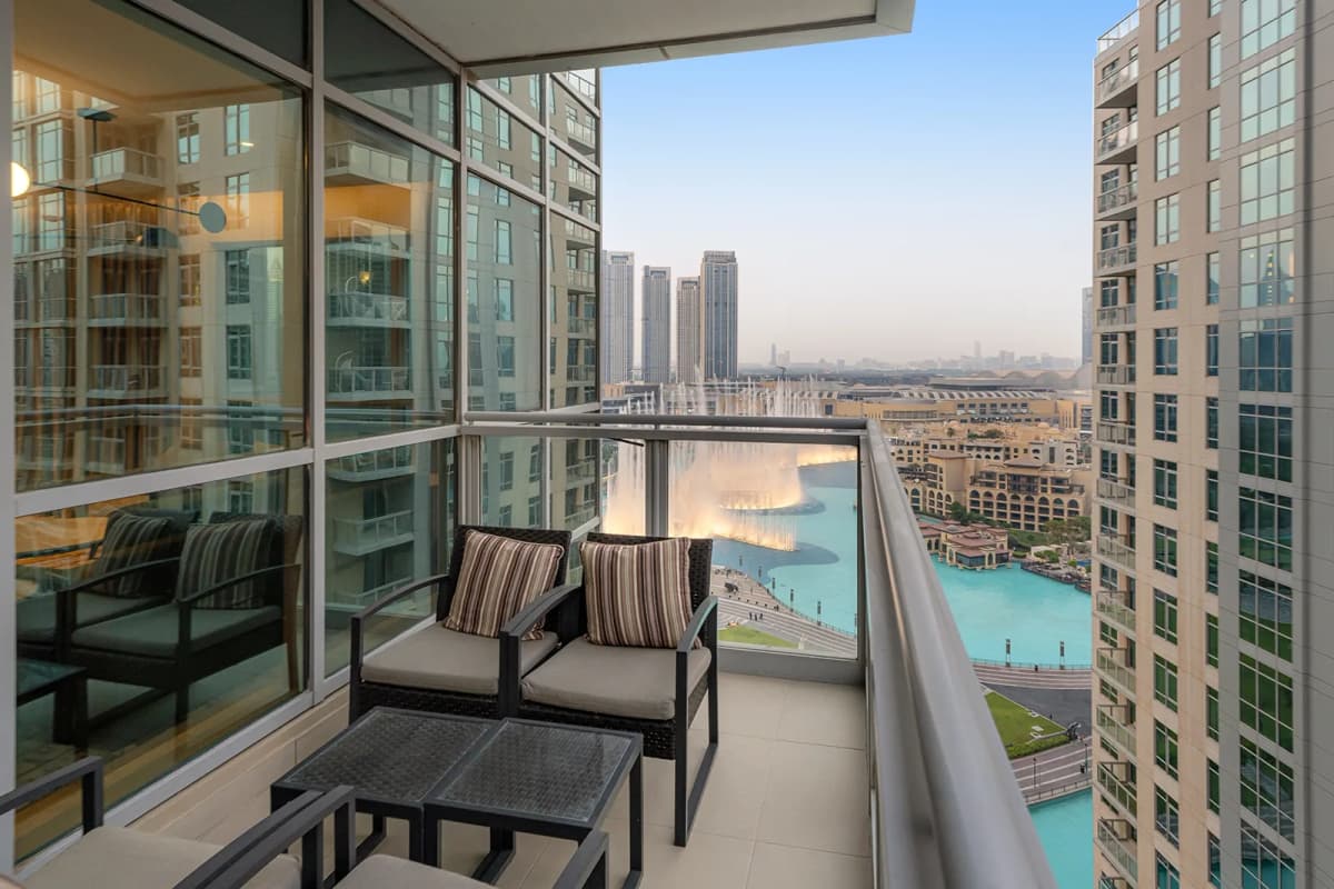 2 Bedroom King & Twin Suite Balcony Panoramic Burj Khalifa and Fountain View