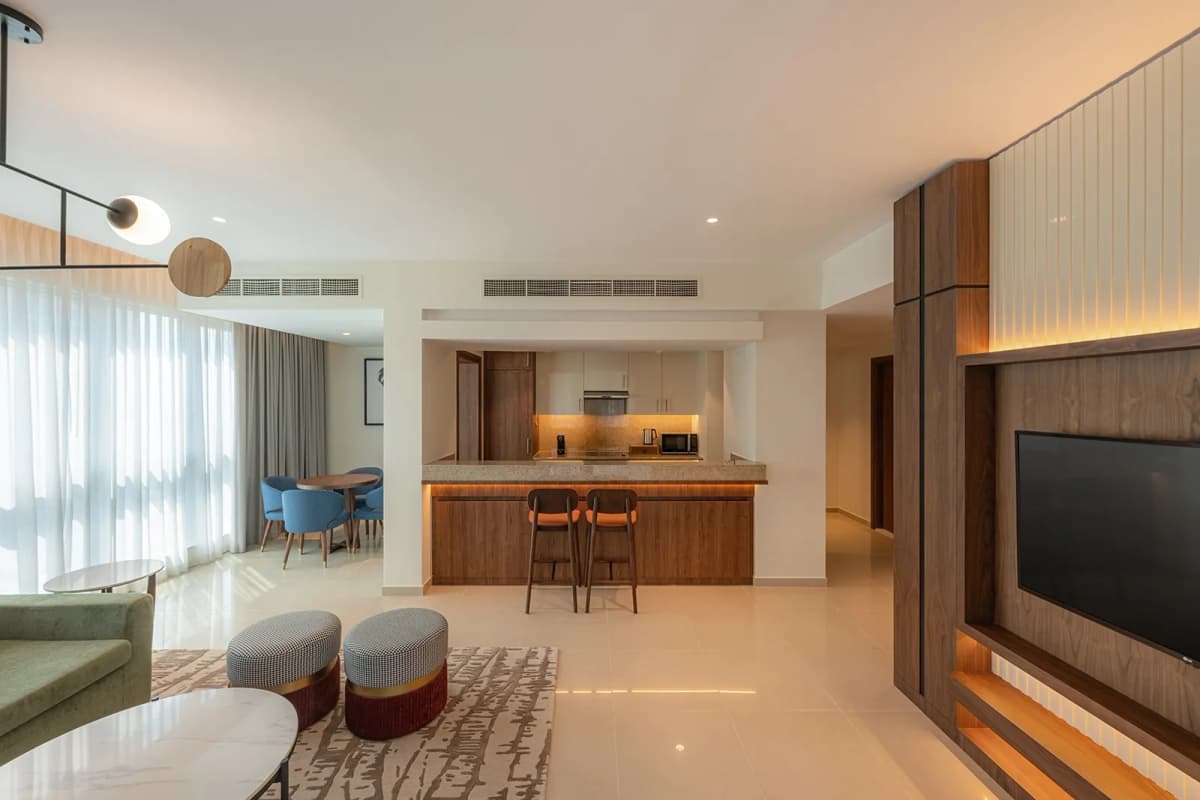 1 Bedroom King Suite Balcony Boulevard View